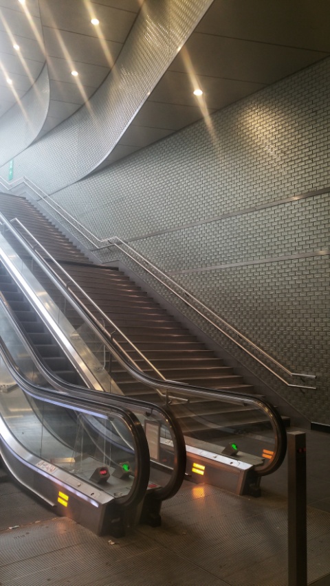 escalator_p.jpg