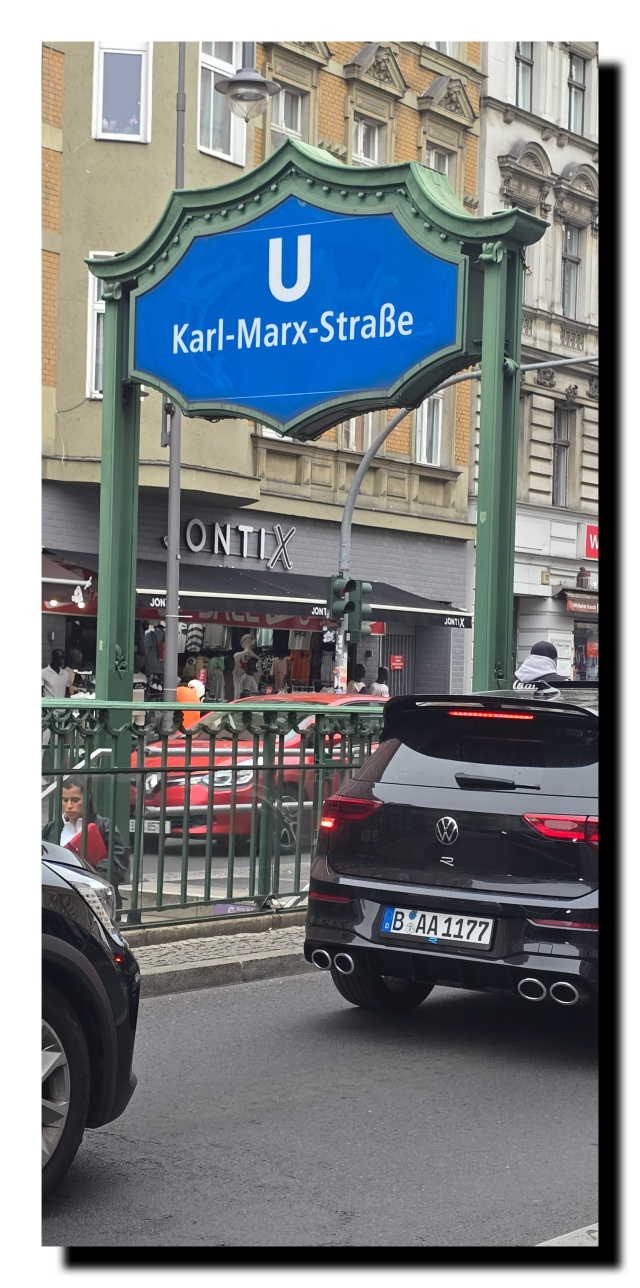 Bouche de métro Karl Marx straße