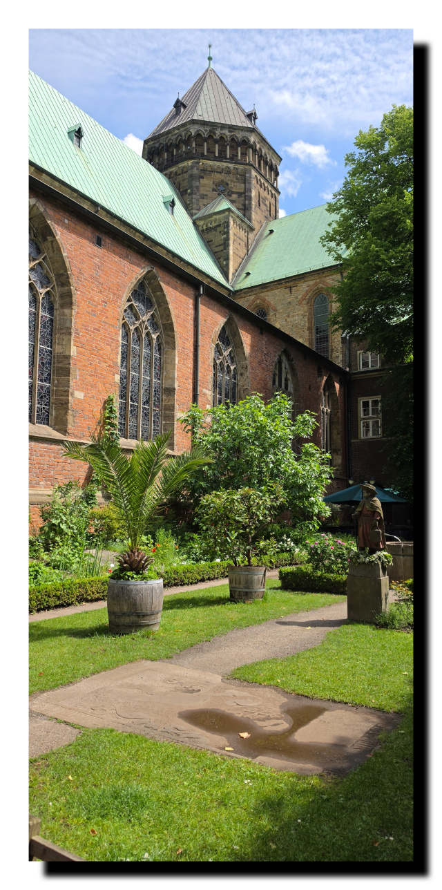 Jardin à côté de la cathédrale
